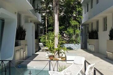 هتل Dream South Beach, By Hyatt