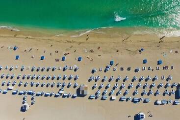 هتل Dream South Beach, By Hyatt