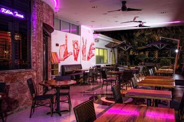 هتل Dream South Beach, By Hyatt
