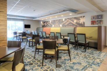 هتل Fairfield Inn & Suites By Marriott Winston Salem Downtown