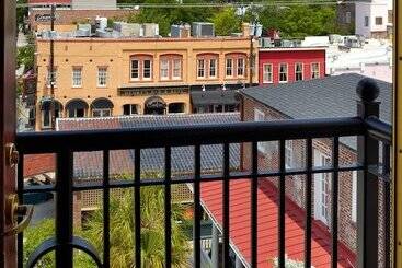 هتل French Quarter Inn