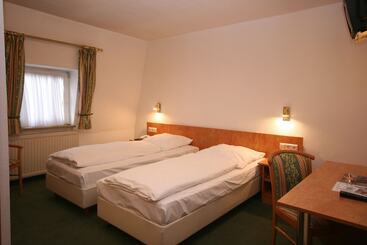 هتل Gasthof Zur Linde