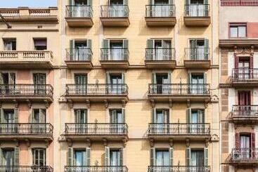 هتل H10 Universitat