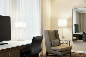 هتل Hilton New Orleans/st. Charles Avenue