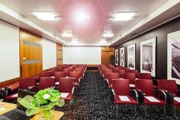 هتل Holiday Inn Milan Garibaldi Station, An Ihg