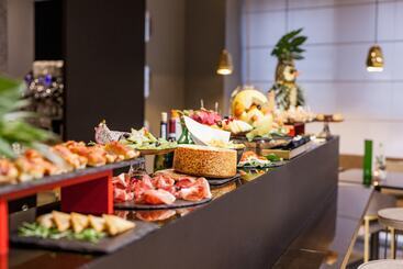 هتل Holiday Inn Milan Garibaldi Station, An Ihg