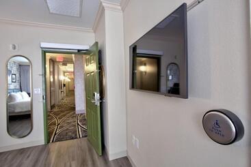 בית מלון כפרי Indigo New Orleans French Quarter By Ihg