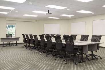 هتل Ivey Spencer Leadership Centre