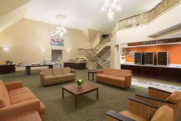 هتل Ivey Spencer Leadership Centre