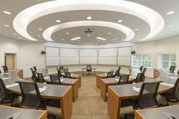 هتل Ivey Spencer Leadership Centre
