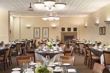 هتل Ivey Spencer Leadership Centre