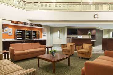 هتل Ivey Spencer Leadership Centre