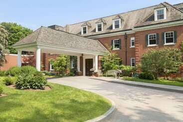 هتل Ivey Spencer Leadership Centre