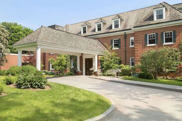 هتل Ivey Spencer Leadership Centre
