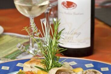 Logis Gourmet & Relax Hotel De La Sure