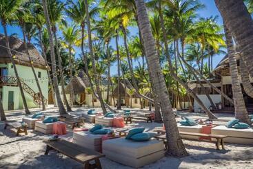 هتل Mahekal Beach Front Resort & Spa