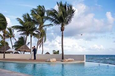 هتل Mahekal Beach Front Resort & Spa