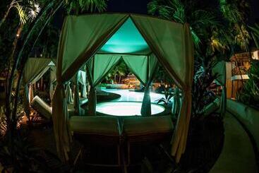 هتل Mahekal Beach Front Resort & Spa