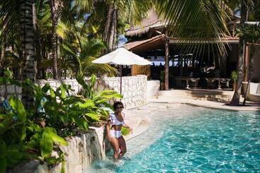 هتل Mahekal Beach Front Resort & Spa