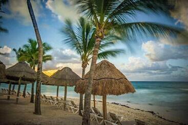 هتل Mahekal Beach Front Resort & Spa