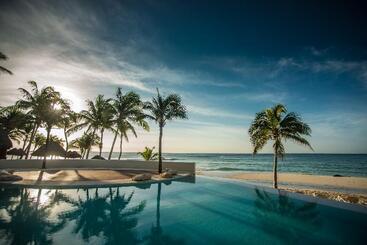 هتل Mahekal Beach Front Resort & Spa