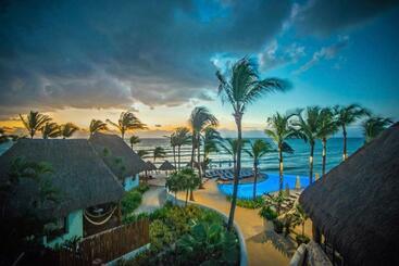 هتل Mahekal Beach Front Resort & Spa