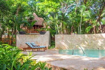 هتل Mahekal Beach Front Resort & Spa