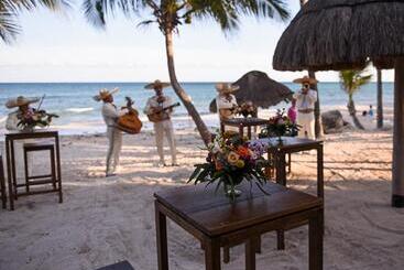 هتل Mahekal Beach Front Resort & Spa