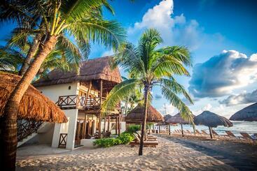 هتل Mahekal Beach Front Resort & Spa