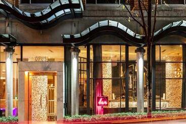 هتل Opus Vancouver