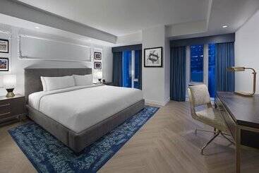Pantages Hotel Toronto Centre