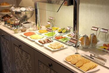 هتل Peermont D Oreale Grande At Emperors Palace