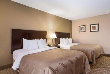 هتل Quality Inn I70 Near Kansas Speedway