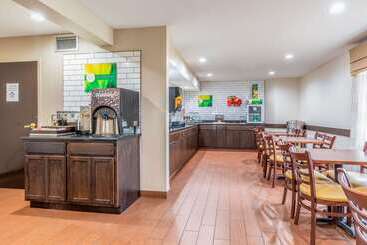 هتل Quality Inn Memphis Northeast Near I40