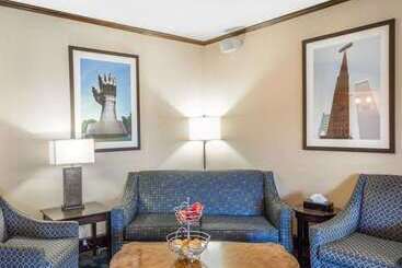 هتل Quality Inn Tulsadowntown West