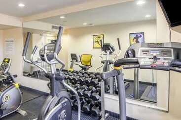 هتل Quality Inn Tulsadowntown West