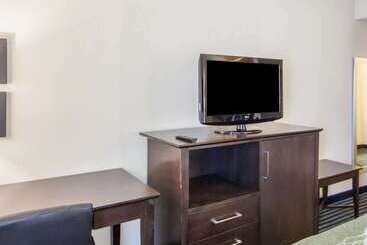 هتل Quality Inn Tulsadowntown West
