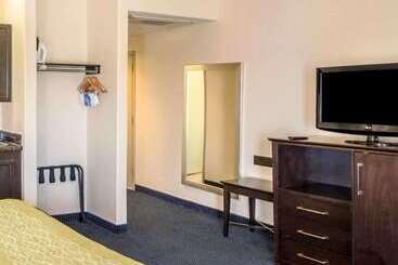 هتل Quality Inn Tulsadowntown West