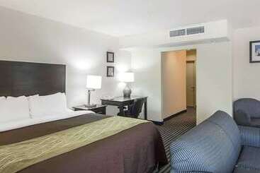 هتل Quality Inn Tulsadowntown West