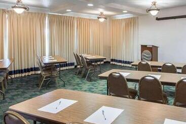 هتل Quality Inn Tulsadowntown West