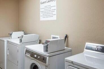 هتل Quality Inn Tulsadowntown West