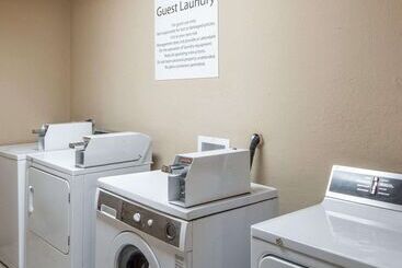 هتل Quality Inn Tulsadowntown West