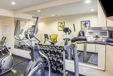 هتل Quality Inn Tulsadowntown West