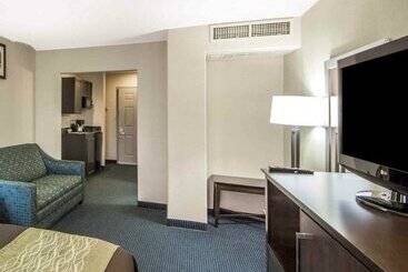 هتل Quality Inn Tulsadowntown West