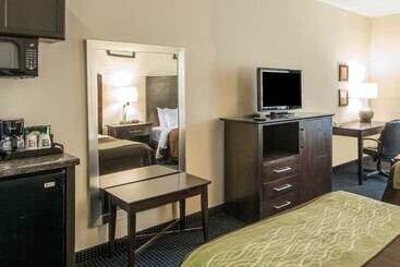 هتل Quality Inn Tulsadowntown West