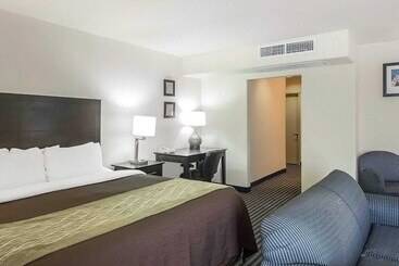 هتل Quality Inn Tulsadowntown West