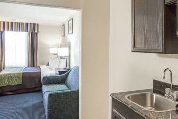 هتل Quality Inn Tulsadowntown West