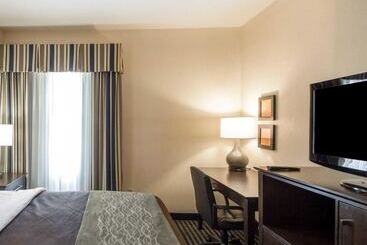 هتل Quality Inn Tulsadowntown West