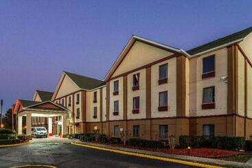 هتل Red Roof Plus+ & Suites Atlanta Airport South