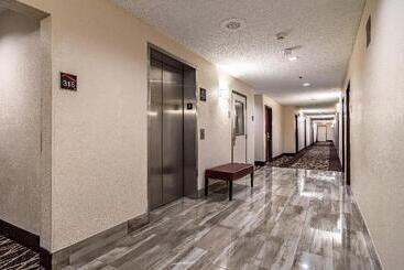 هتل Red Roof Plus+ & Suites Atlanta Airport South